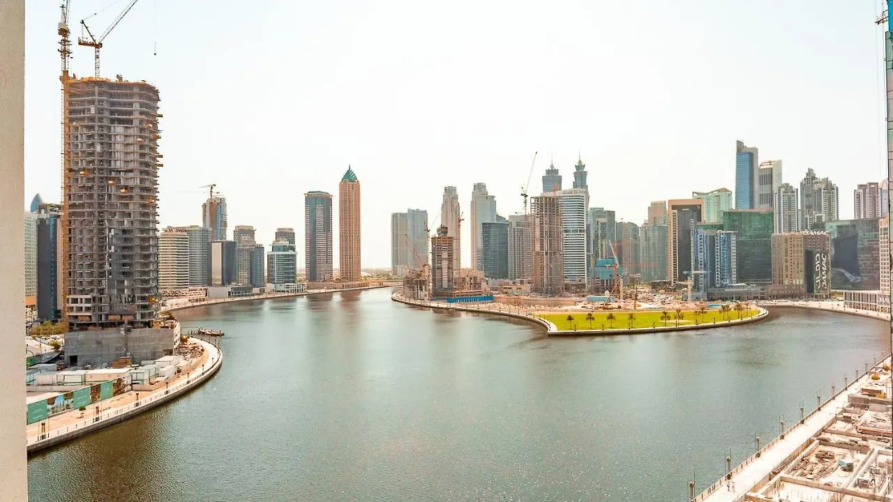 Sleek Studio In Business Bay With Canal View Business Bay, Dubai Appartamento